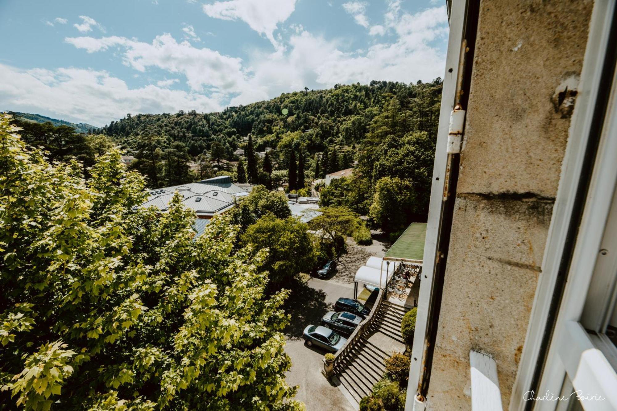 Grand Hotel Des Bains วาล-เลส์-แบ็งส์ ภายนอก รูปภาพ