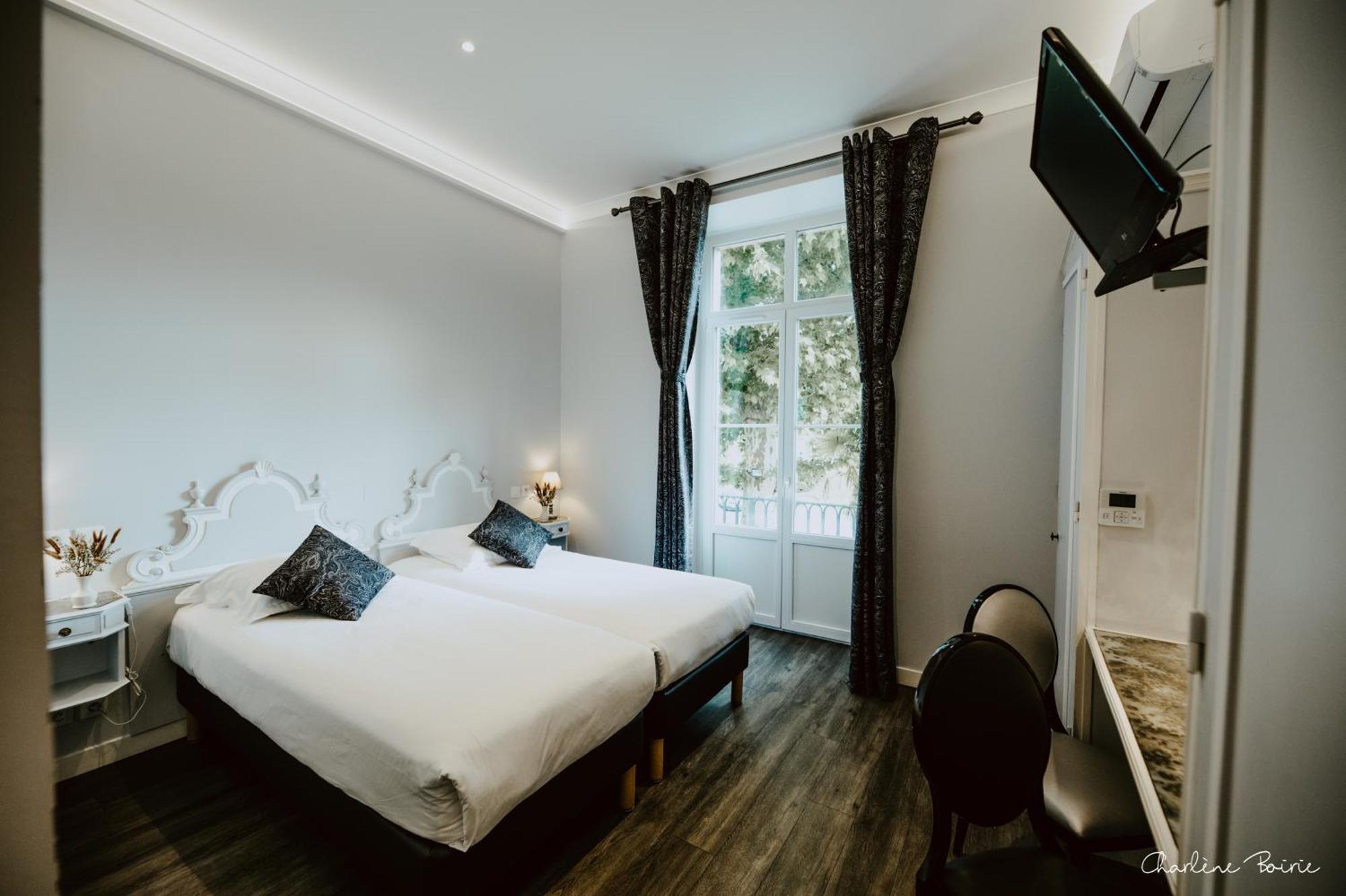 Grand Hotel Des Bains วาล-เลส์-แบ็งส์ ภายนอก รูปภาพ