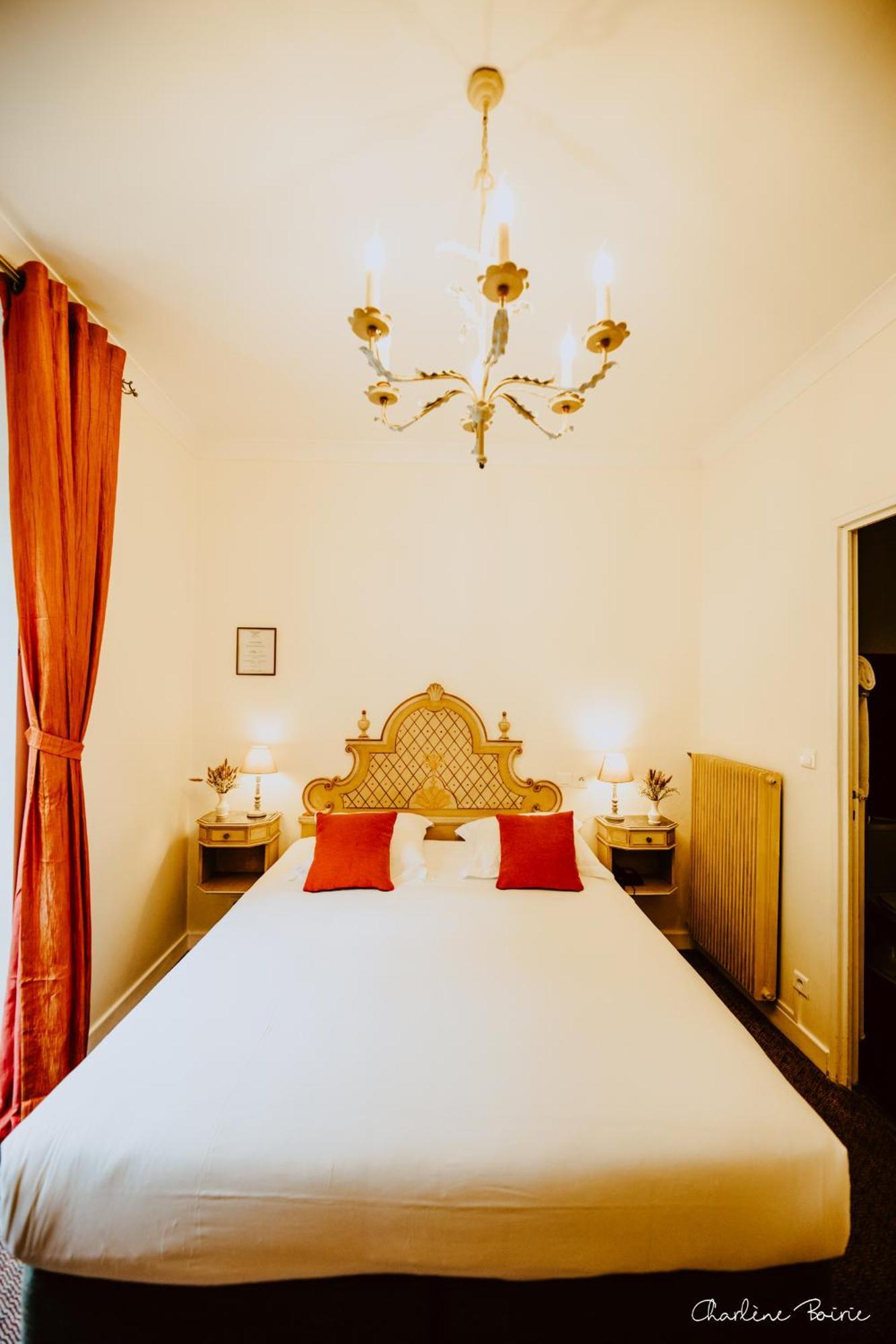 Grand Hotel Des Bains วาล-เลส์-แบ็งส์ ภายนอก รูปภาพ