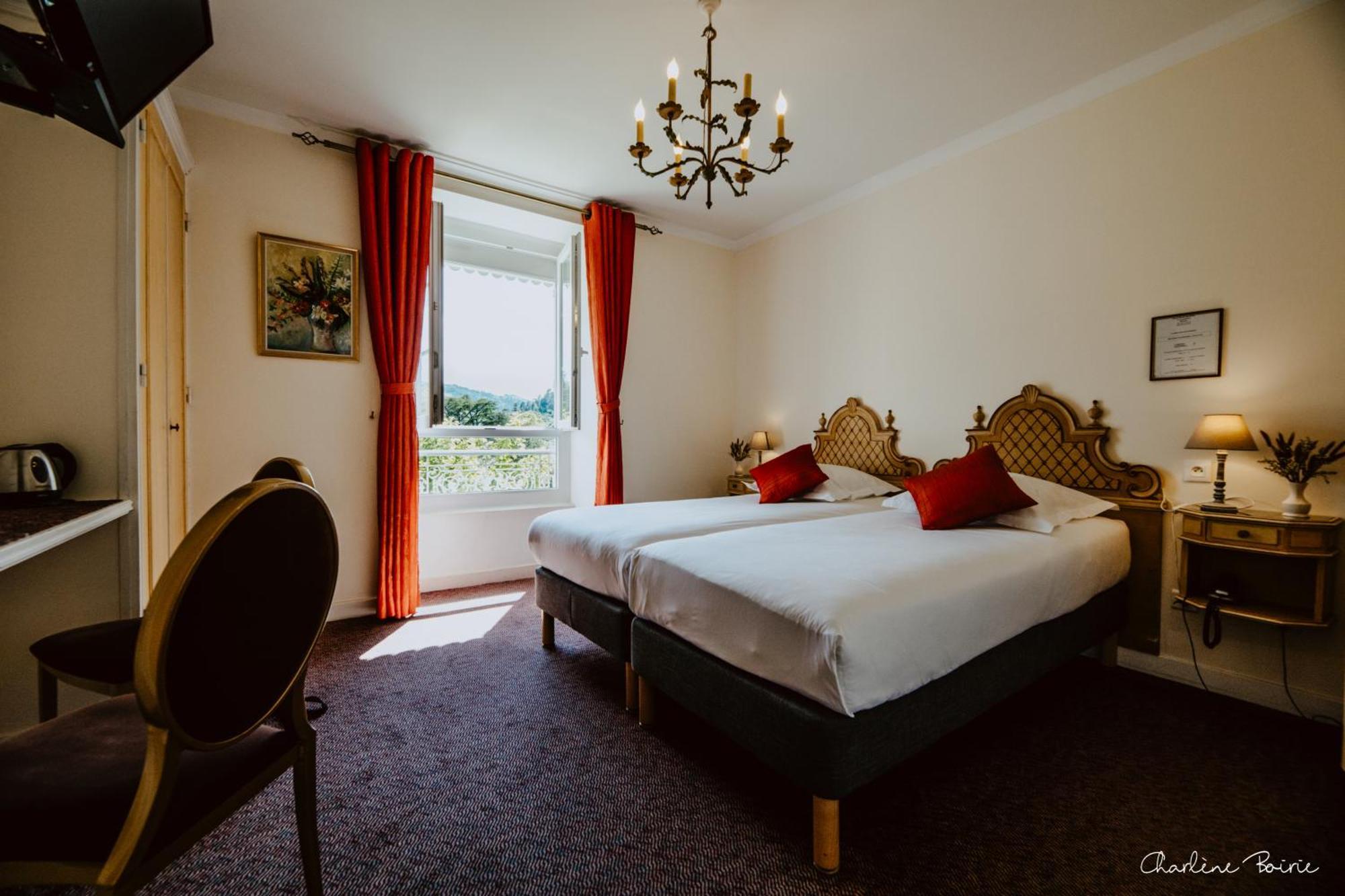 Grand Hotel Des Bains วาล-เลส์-แบ็งส์ ภายนอก รูปภาพ