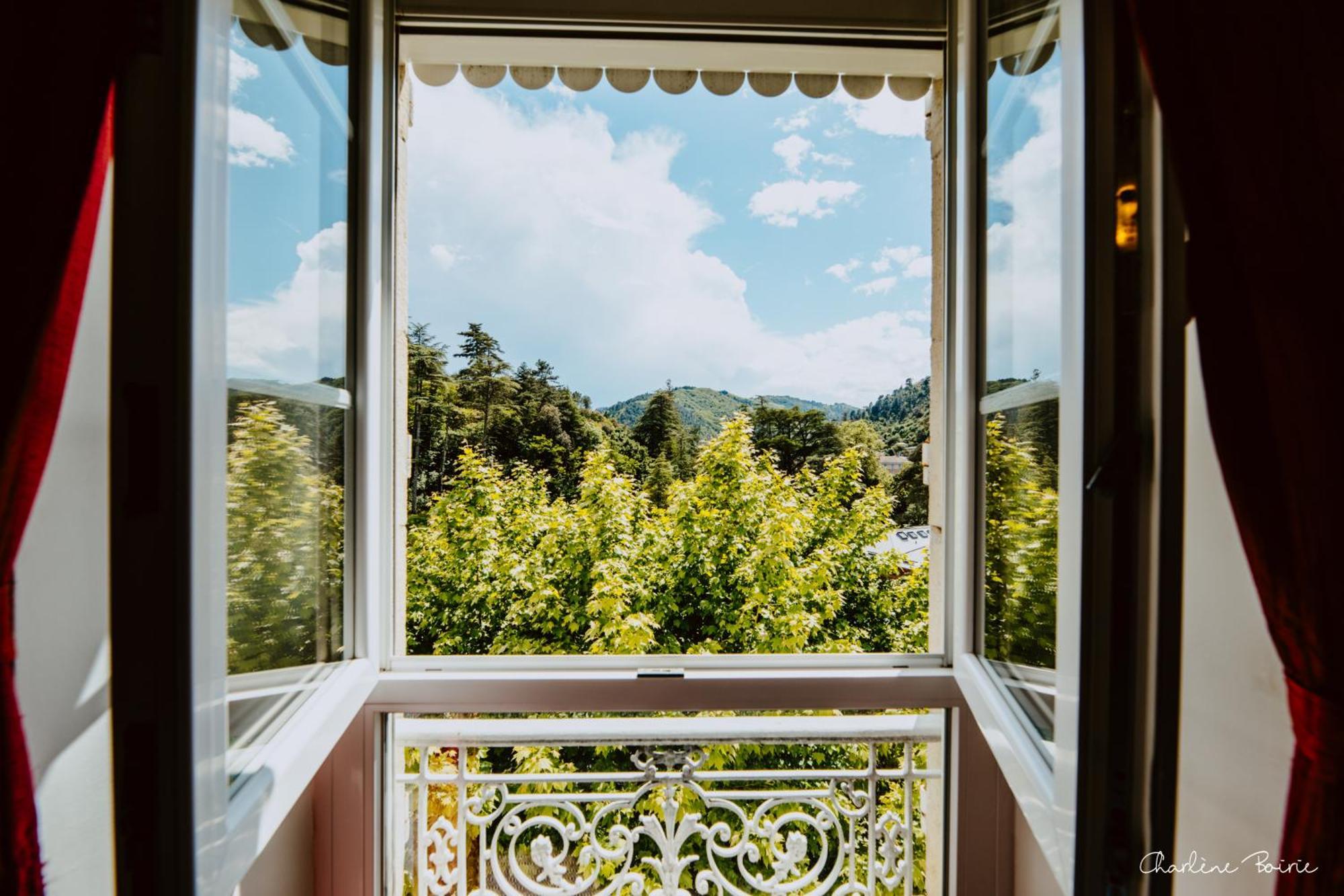 Grand Hotel Des Bains วาล-เลส์-แบ็งส์ ภายนอก รูปภาพ