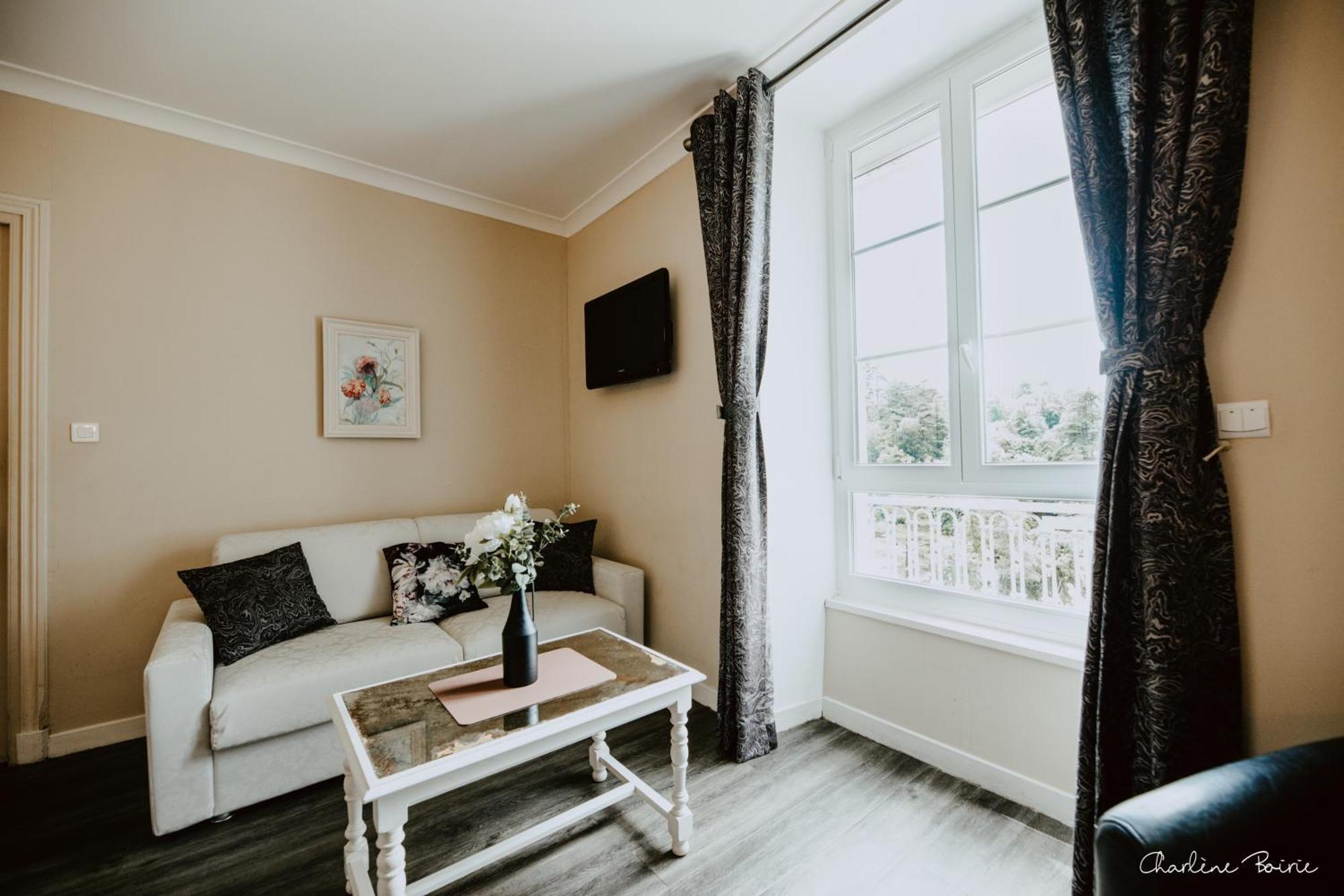 Grand Hotel Des Bains วาล-เลส์-แบ็งส์ ภายนอก รูปภาพ