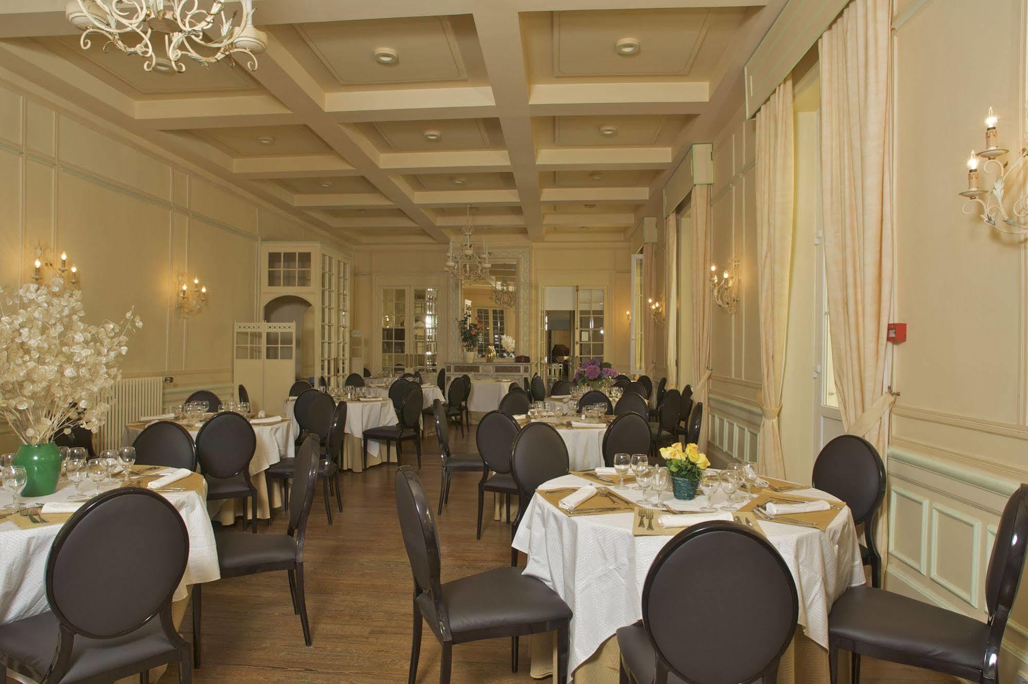 Grand Hotel Des Bains วาล-เลส์-แบ็งส์ ภายนอก รูปภาพ