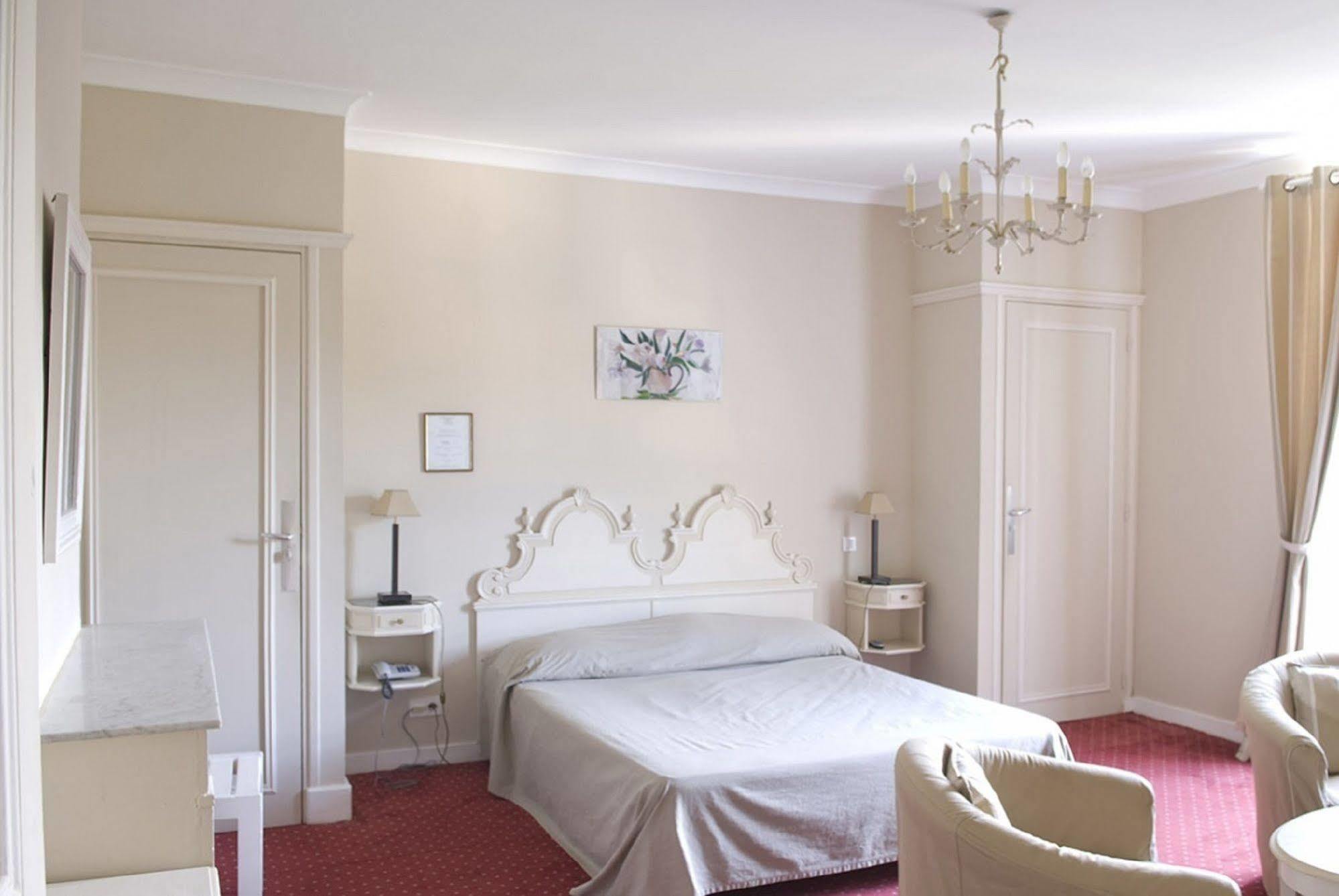 Grand Hotel Des Bains วาล-เลส์-แบ็งส์ ภายนอก รูปภาพ