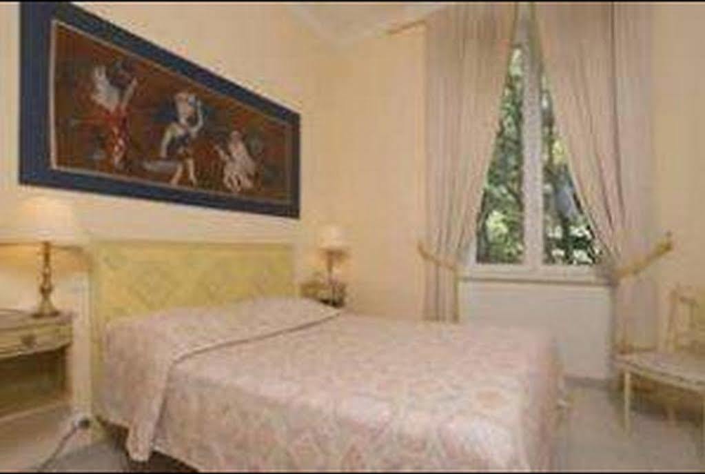 Grand Hotel Des Bains วาล-เลส์-แบ็งส์ ภายนอก รูปภาพ