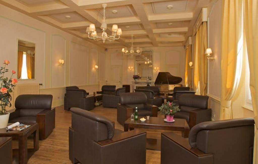 Grand Hotel Des Bains วาล-เลส์-แบ็งส์ ภายนอก รูปภาพ